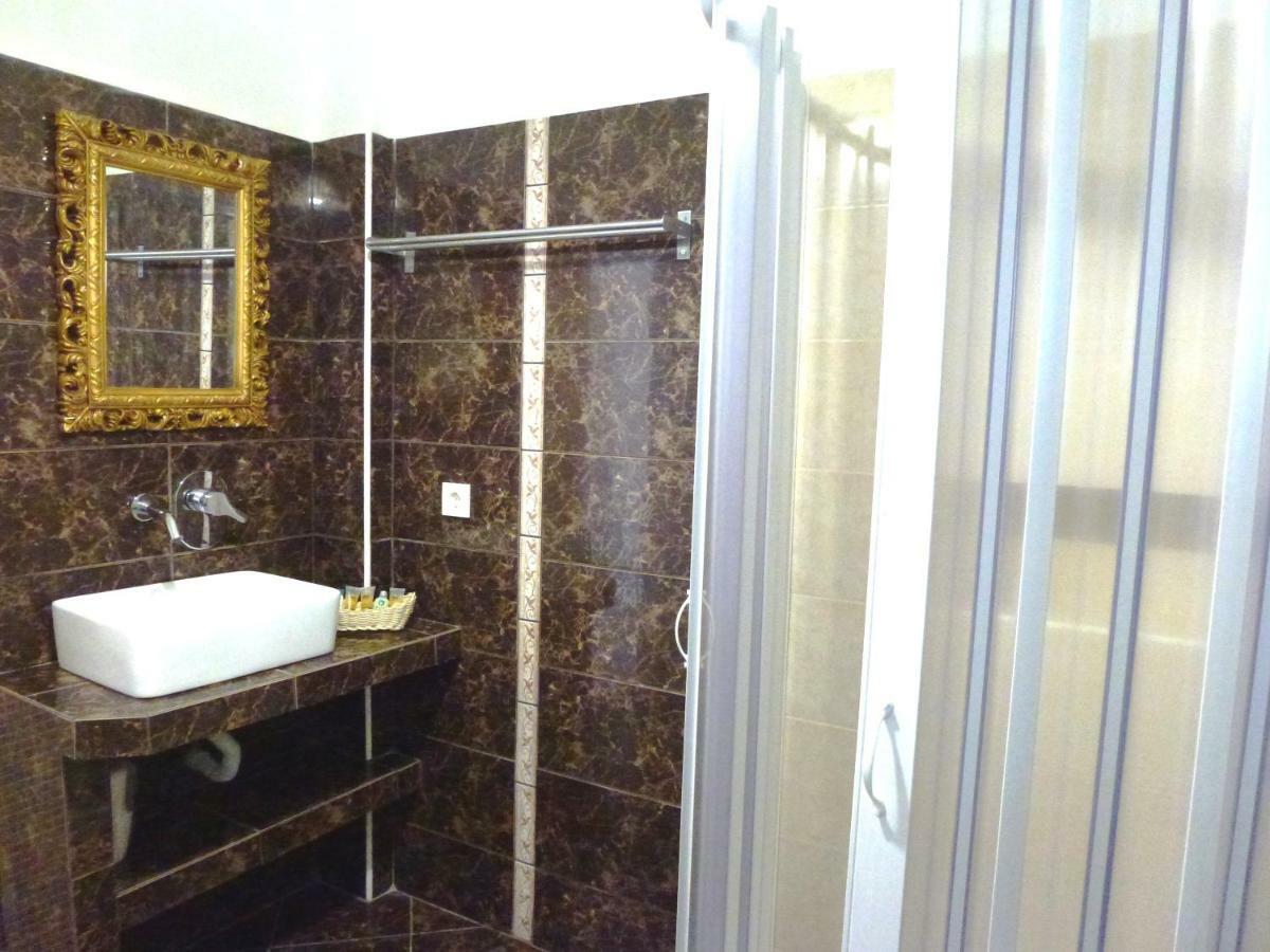 Bougainvillea Suites Kamári 外观 照片