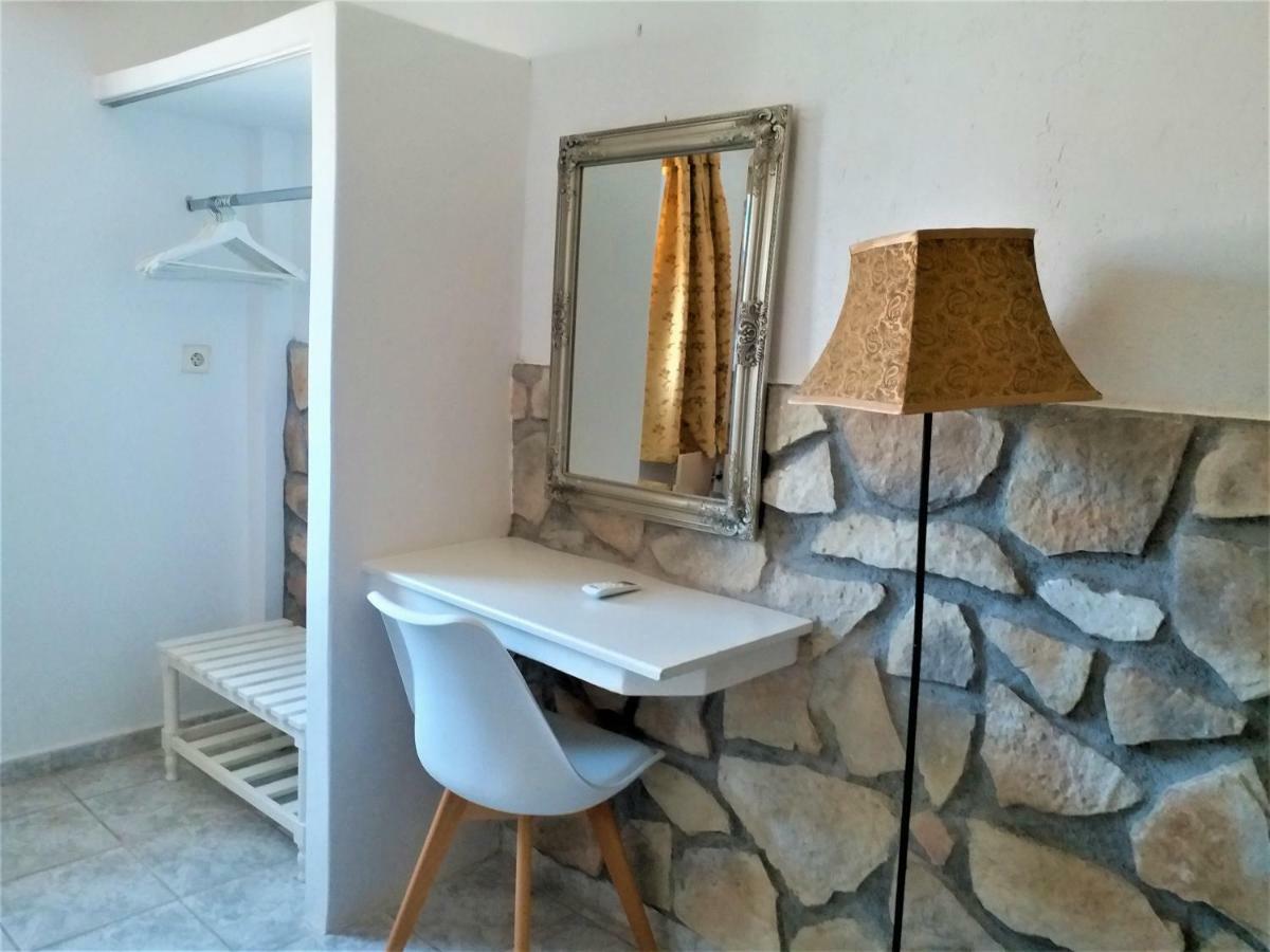 Bougainvillea Suites Kamári 外观 照片